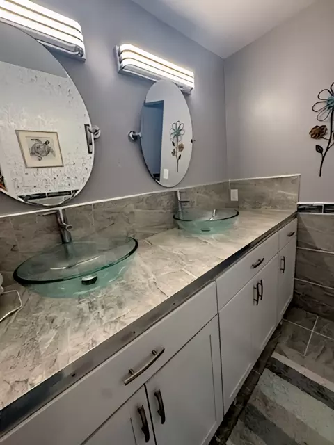 Bath - 13 Charlton Dr, Kankakee, IL 60901 photo 2 of 3