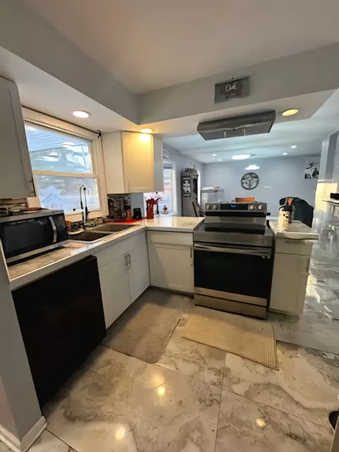 Kitchen - 13 Charlton Dr, Kankakee, IL 60901 photo 1 of 2