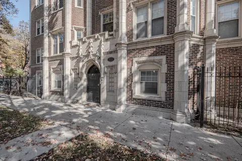 7037 S Crandon Ave #219, Chicago, IL 60649