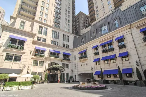 11 E Walton St #4202, Chicago, IL 60611