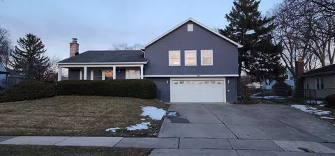 105 Aspen Dr, Schaumburg, IL 60194