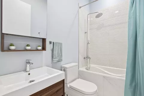 Bath - Undisclosed, Chicago, IL 60612 photo 2 of 2