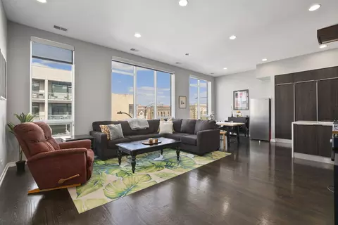 Living - Undisclosed, Chicago, IL 60612 photo 3 of 3