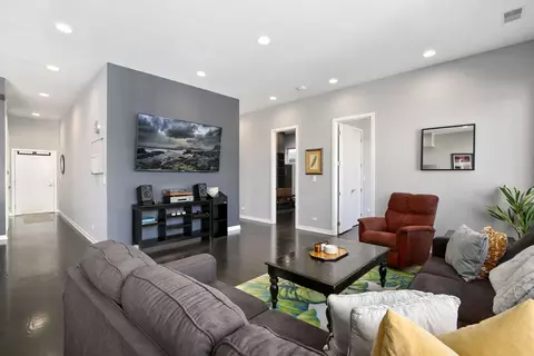 Living - Undisclosed, Chicago, IL 60612 photo 2 of 3