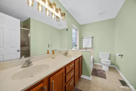 Bath - 14530 Thomas Jefferson Dr, Plainfield, IL 60544 photo 2 of 3