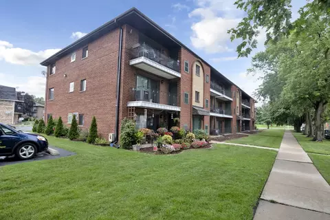 7012 98th St #1A, Chicago Ridge, IL 60415