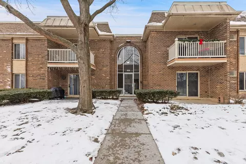 906 W Alleghany Dr #2A, Arlington Heights, IL 60004