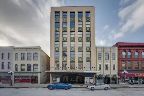 212 N Center St #301, Bloomington, IL 61701