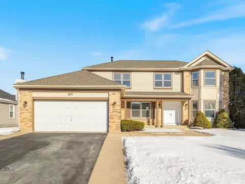 800 Big Bear Trl, Cary, IL 60013