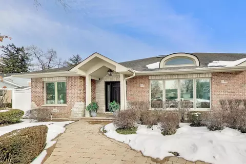 1303 Huber Ln, Glenview, IL 60026