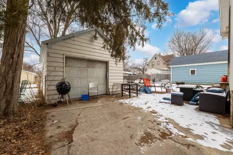 Exterior - 730 E Benton St, Aurora, IL 60505 photo 3 of 4