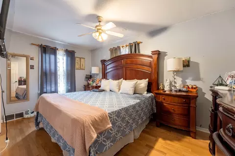 Bedroom - 730 E Benton St, Aurora, IL 60505 photo 1 of 5