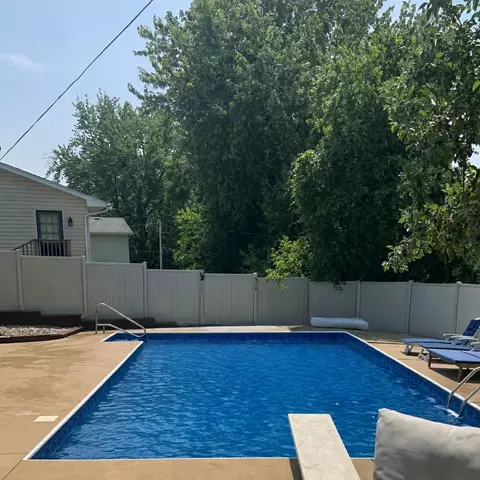 Exterior - 2413 3rd St, Moline, IL 61265 photo 8 of 9