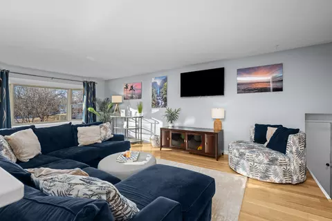 Living - 2413 3rd St, Moline, IL 61265 photo 4 of 8