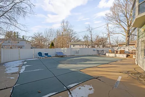 Exterior - 2413 3rd St, Moline, IL 61265 photo 2 of 9