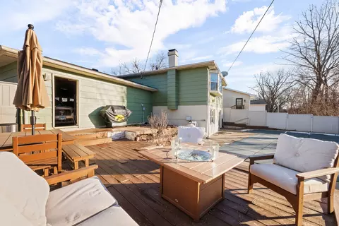 Exterior - 2413 3rd St, Moline, IL 61265 photo 4 of 9
