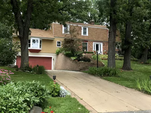9011 Gardner Rd, Fox River Grove, IL 60021
