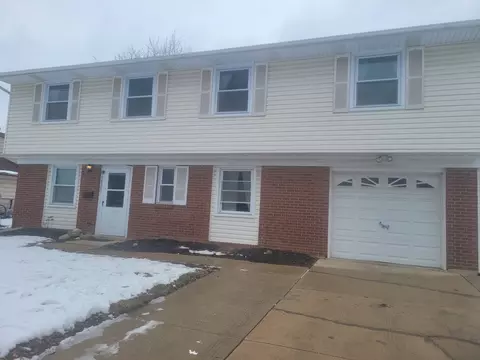 6835 Plumtree Ln, Hanover Park, IL 60133