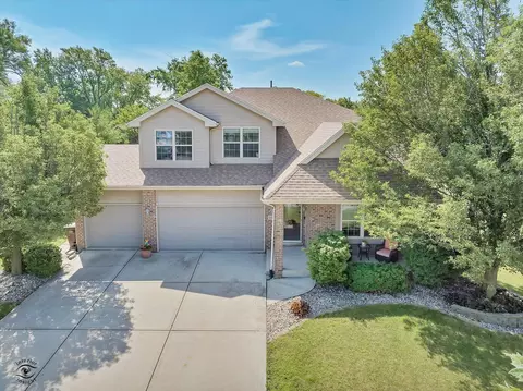 8057 W Duane Dr, Frankfort, IL 60423