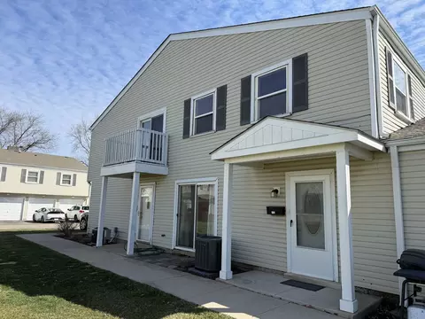 Exterior - 335 David Ct #B, Bartlett, IL 60103 photo 3 of 4