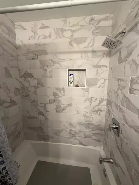 Bath - 335 David Ct #B, Bartlett, IL 60103 photo 3 of 3