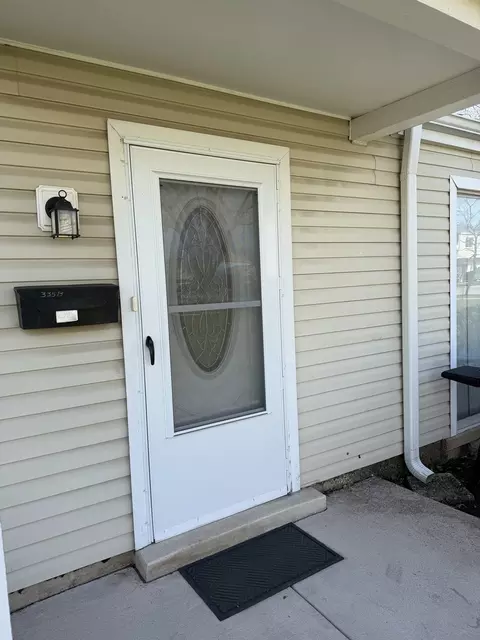 Exterior - 335 David Ct #B, Bartlett, IL 60103 photo 2 of 4