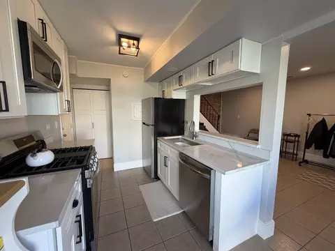 Kitchen - 335 David Ct #B, Bartlett, IL 60103 photo 1 of 4