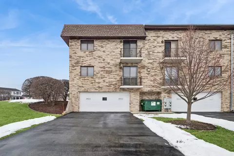 15701 Foxbend Ct #1N, Orland Park, IL 60462