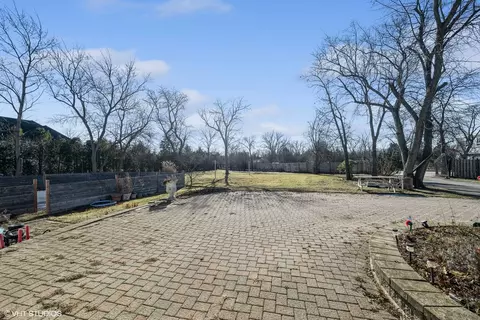 Exterior - 2185 New Willow Rd, Northfield, IL 60093 photo 6 of 7