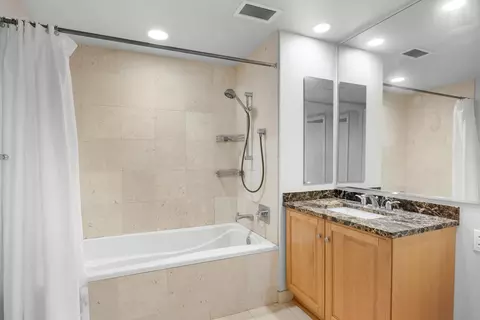 Bath - 60 E Monroe St #1905, Chicago, IL 60603 photo 1 of 1