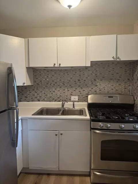 Kitchen - 3041 S Michigan Ave #106, Chicago, IL 60616 photo 1 of 2