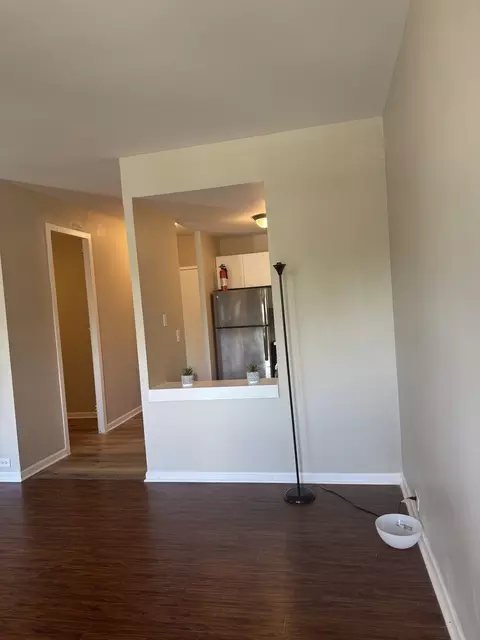 Living - 3041 S Michigan Ave #106, Chicago, IL 60616 photo 4 of 9
