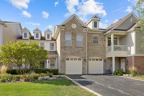 1385 Scarboro Rd #204, Schaumburg, IL 60193
