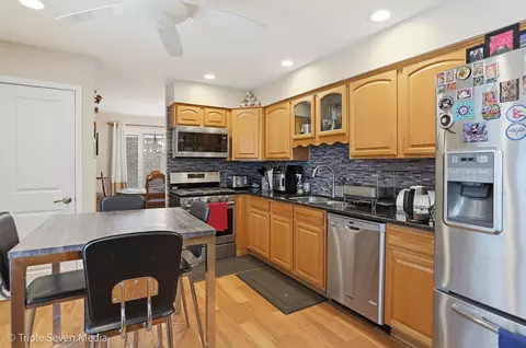 Kitchen - 454 Stone Pl, Wheeling, IL 60090 photo 2 of 2