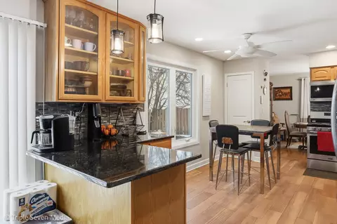Kitchen - 454 Stone Pl, Wheeling, IL 60090 photo 1 of 2