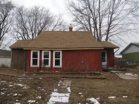 113 N Spring St, Franklin Grove, IL 61031
