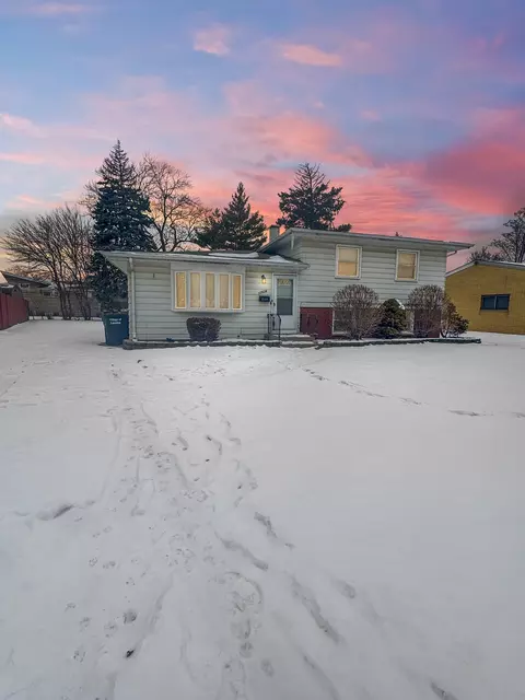 17526 Shirley Dr, Lansing, IL 60438