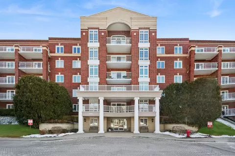 7041 W Touhy Ave #209, Niles, IL 60714