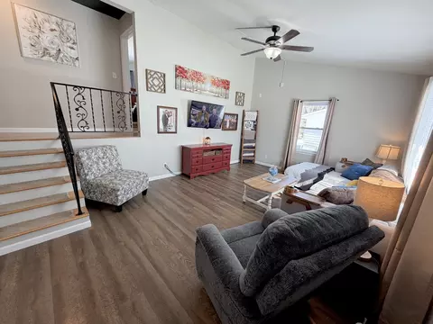 Living - 2900 Jamison Blvd, Mount Vernon, IL 62864 photo 1 of 3
