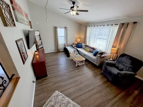 Living - 2900 Jamison Blvd, Mount Vernon, IL 62864 photo 2 of 3