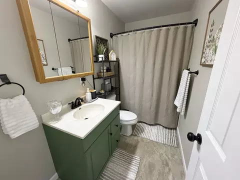 Bath - 2900 Jamison Blvd, Mount Vernon, IL 62864 photo 2 of 2