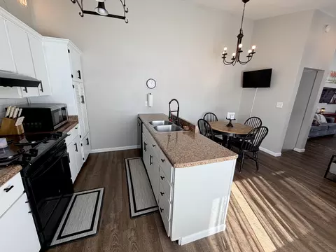 Kitchen - 2900 Jamison Blvd, Mount Vernon, IL 62864 photo 2 of 4