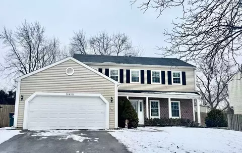 30 W011 Kensington Dr, Warrenville, IL 60555