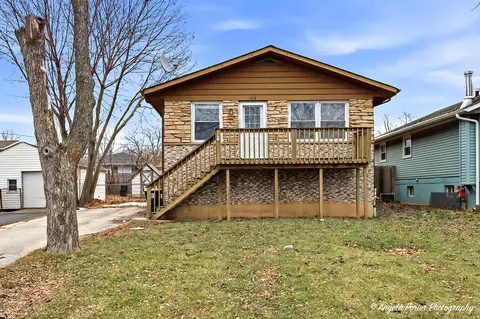 1313 Cherokee Dr, Round Lake Beach, IL 60073