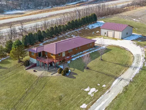 1674 Old Hwy 61 Hwy, Delmar, IA 52037