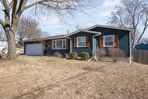 4825 Ripley St, Davenport, IA 52806