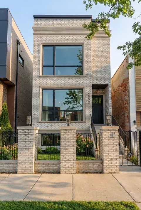 2227 W Huron St, Chicago, IL 60612