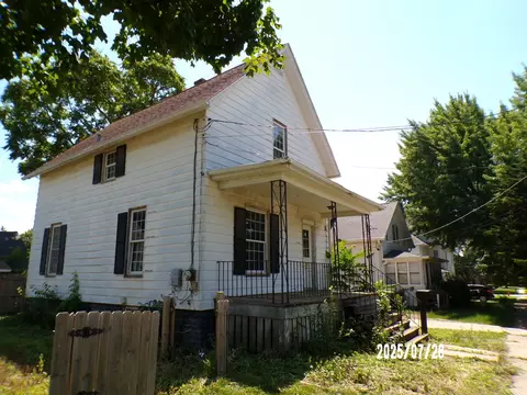 304 S Madison St, Morrison, IL 61270 photo 2