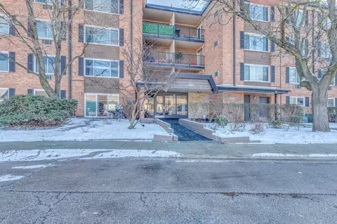 1107 S Old Wilke Rd #103, Arlington Heights, IL 60005
