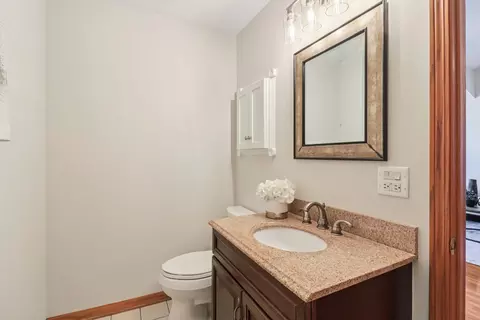 Bath - 6167 Golfview Dr, Gurnee, IL 60031 photo 2 of 5